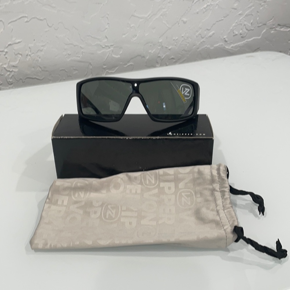 NWT VONZIPPER COMSAT SUNGLASSES